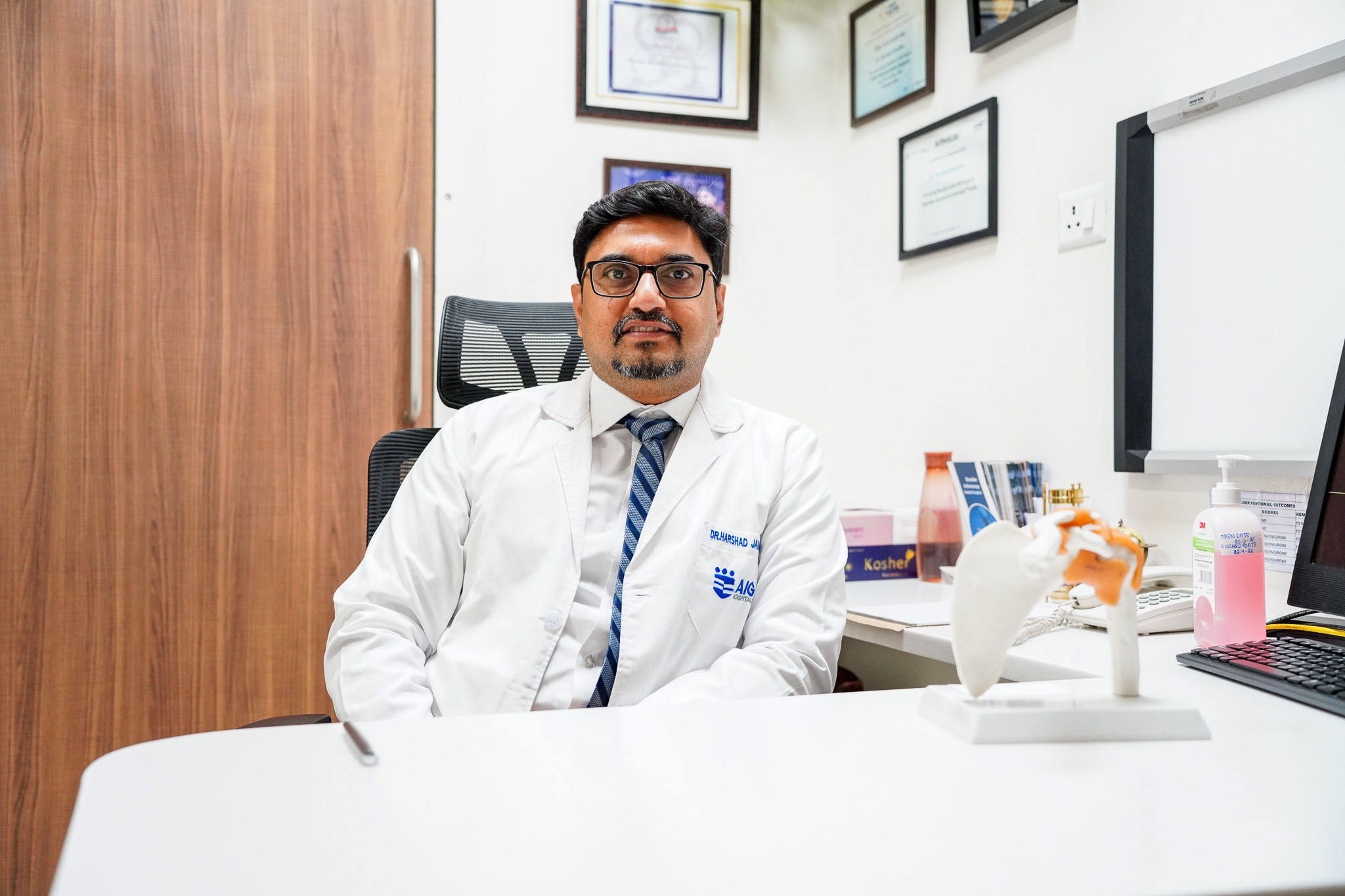 Dr. Harshad Jawalkar consulting with a patient